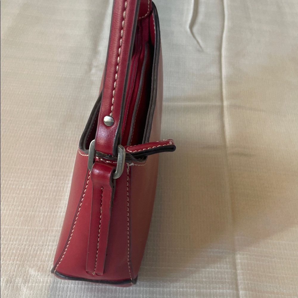 Classic Red Leather Shoulder Bag - Picture 7 of 11